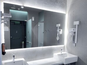 Shared bathroom - Futura Boutique Hostel (Singapore)
