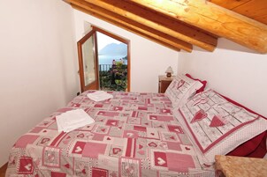Appartement, uitzicht op meer | 3 slaapkamers, een strijkplank/strijkijzer, babybedden, gratis wifi