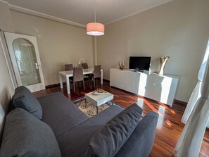 Smart TV - [City & Relax] Apartment with 2 Rooms + Parking (Bergamo)