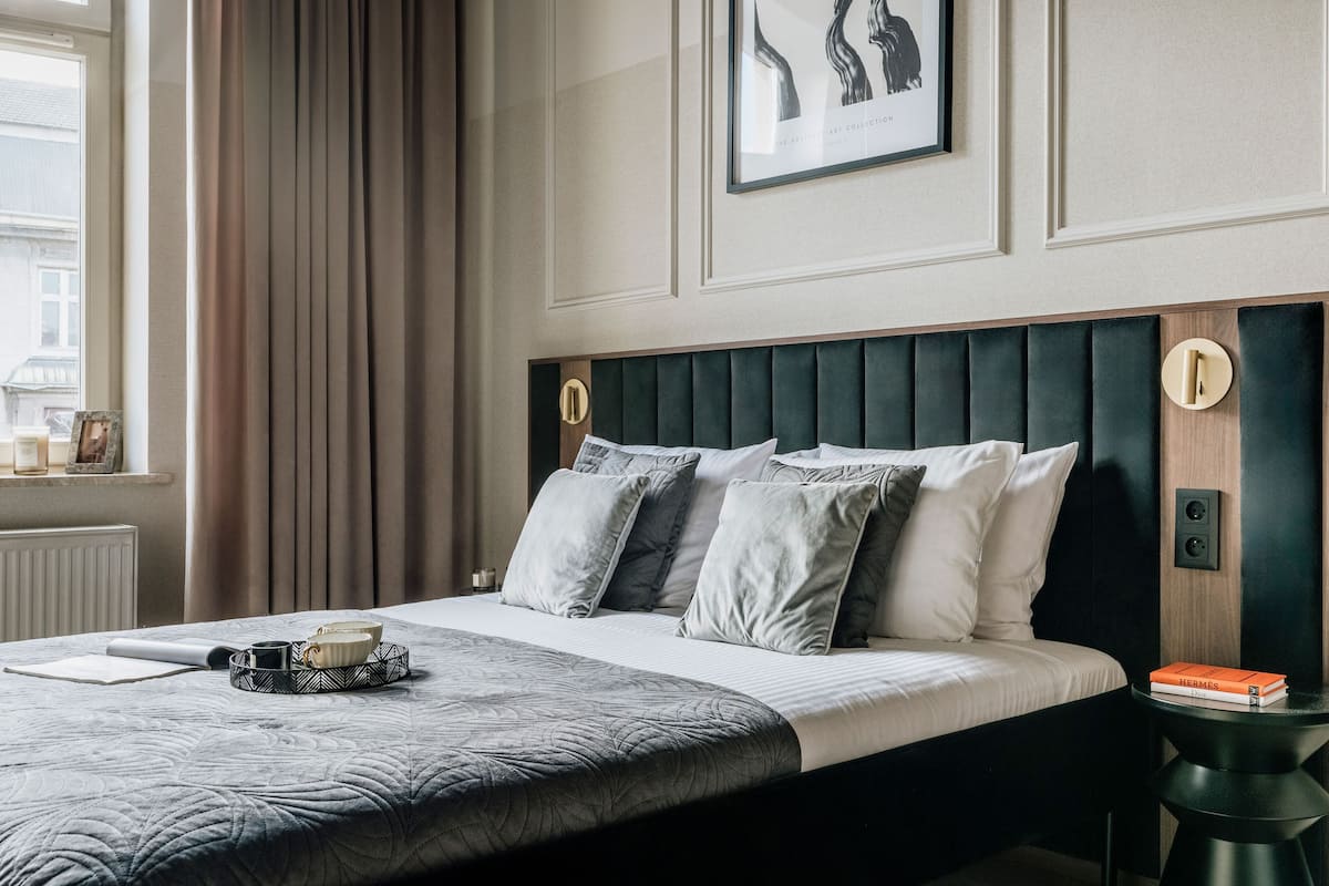 Premium-Studiosuite | Allergikerbettwaren, schallisolierte Zimmer, Bügeleisen/Bügelbrett