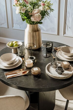 Premium Studio Suite | In-room dining - Garden - LoftAffair Collection (Kraków)