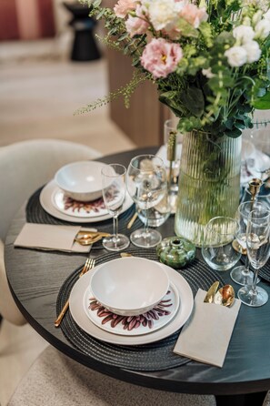 Family Apartment | In-room dining - The Garden Collection (Kraków)