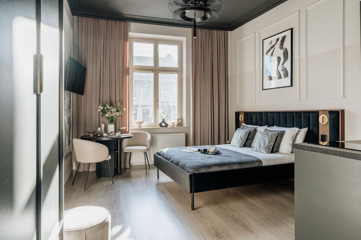 Premium Studio Suite | Living area | 43-inch Smart TV with digital channels