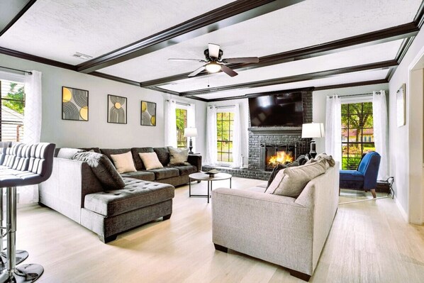 Smart TV, fireplace, ping pong