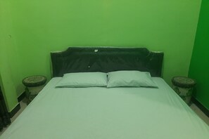 Dobbeltrom – deluxe | Skrivebord for bærbar PC, wi-fi (inkludert) og sengetøy