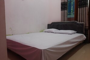 Deluxe Double Room | Laptop workspace, free WiFi, bed sheets - Hotel O Griya Rizky Homestay Syariah (Ngemplak)