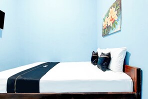 Deluxe Double Room | Laptop workspace, bed sheets - Capital O 94088 Anane Malioboro Homestay (Yogyakarta)