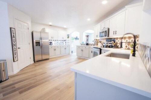 Big Family House w Theater Pool table