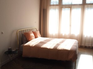 3 Schlafzimmer, Schreibtisch, Bügeleisen/Bügelbrett, Reisekinderbett