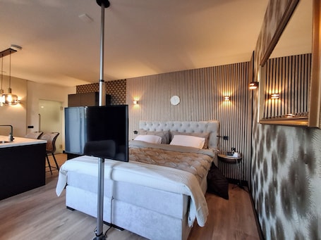 1 bedroom, WiFi, bed sheets. Luxury studio for 2 persons on beautiful location between Hoorn and Enkhuizen