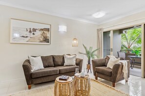 Apartment - Lux Resort - 9 Pools Gym Free Parking (Westcourt)