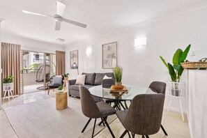 Apartment | 1 bedroom, Internet - Lux Apartment Cairns - 9 Pools BBQ Gym (Westcourt)