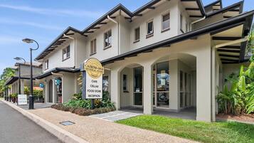 Apartment | 2 bedrooms, desk, iron/ironing board, Internet