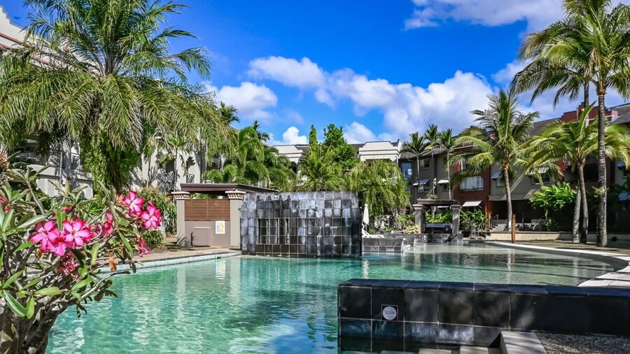 Lux Cairns - 9 Pools BBQ and Gym