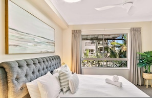 House - Lux Cairns - 9 Pools BBQ and Gym (Westcourt)