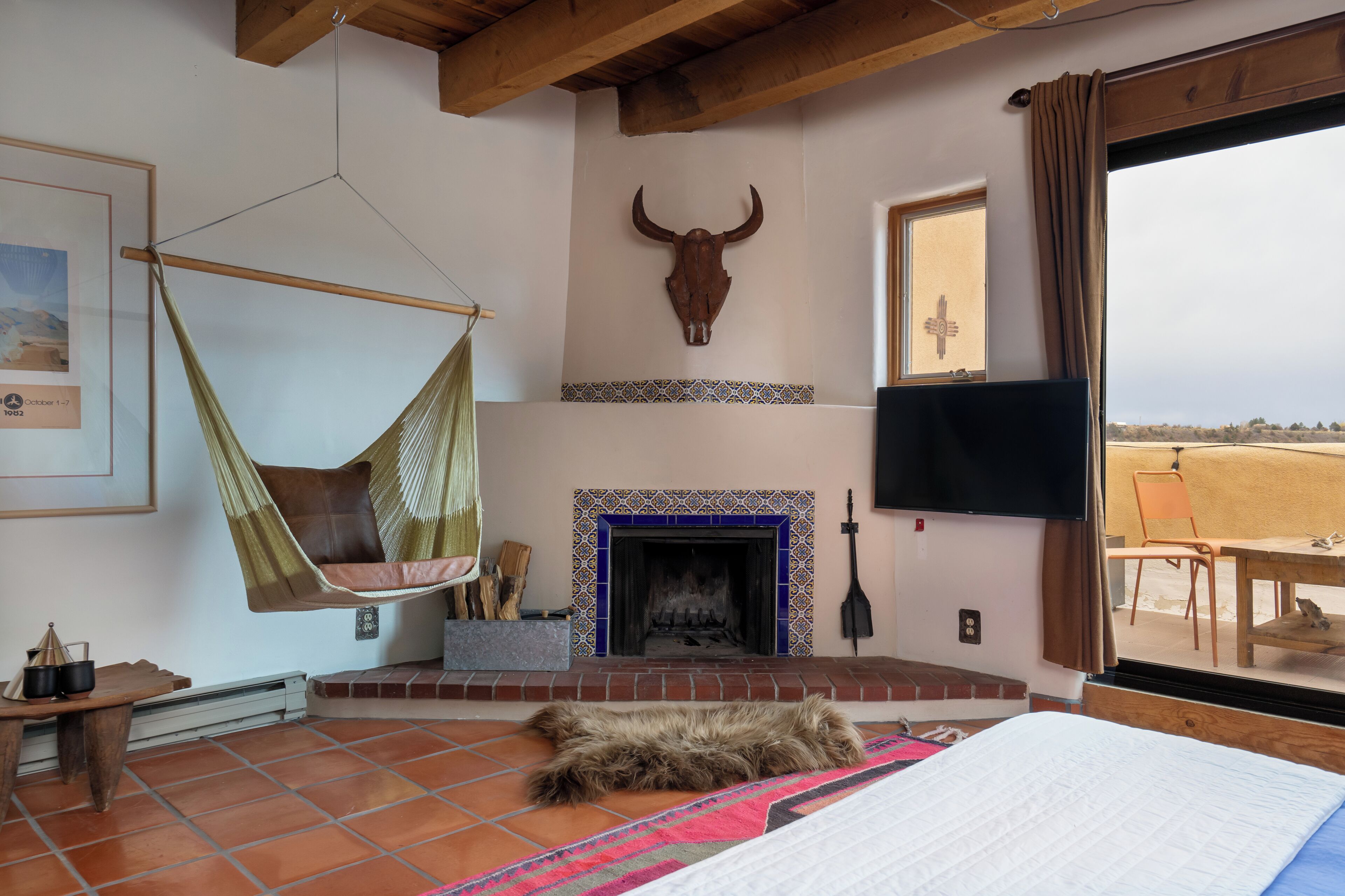 Free WiFi, bed sheets