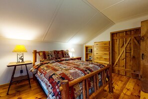 3 bedrooms, free WiFi, bed sheets - Moose Lane  *Waterfront*ATV/Snowmobile Access* (Greenville)