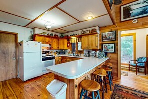 Fridge, microwave, oven, stovetop - Moose Lane  *Waterfront*ATV/Snowmobile Access* (Greenville)