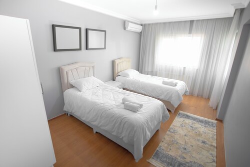 Lovely 3-bedroom apartment in Istanbul with WiFi, AC, fitness room