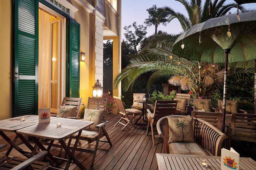 Palm Gallery Hotel