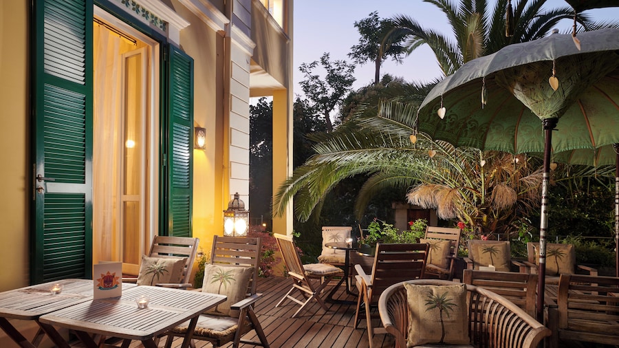 Palm Gallery Hotel