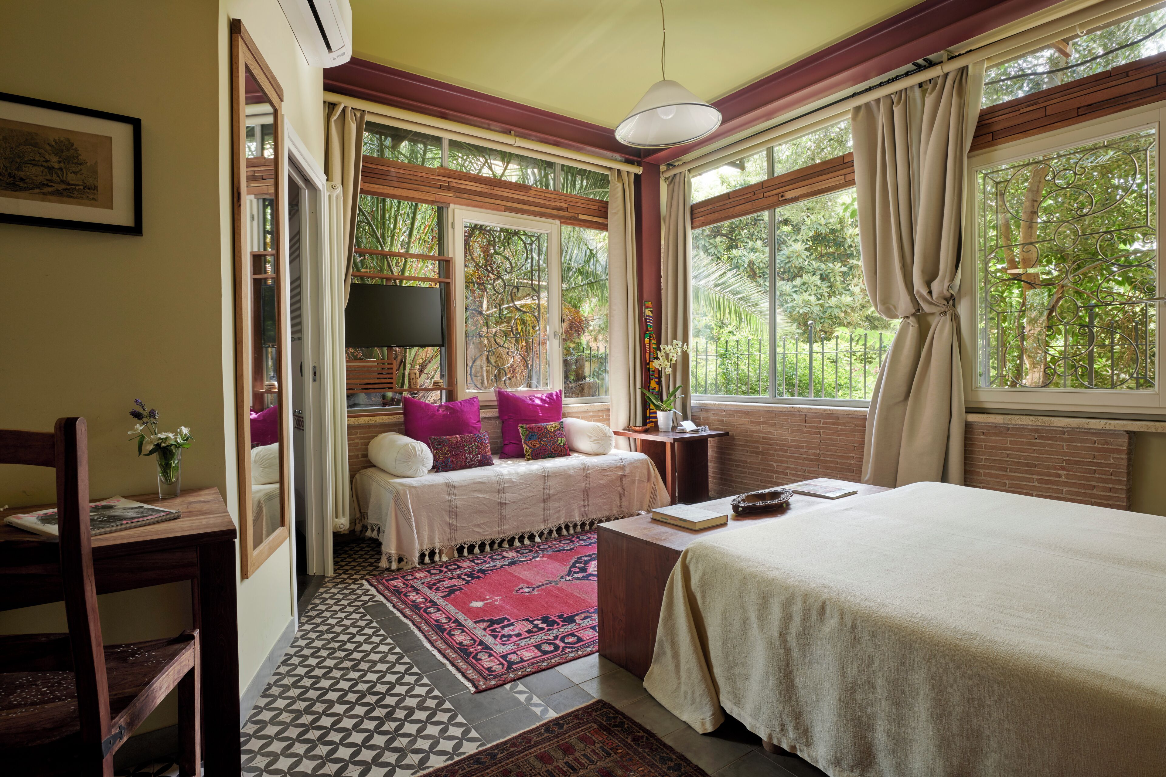 Premium Room | Desk, laptop workspace, soundproofing, free WiFi