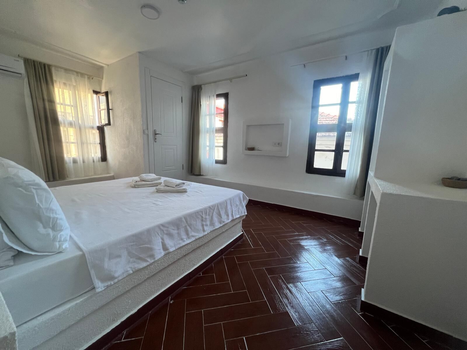 ห้องดีลักซ์, วิวเมือง | โต๊ะทำงาน, พื้นที่ทำงานแบบใช้แล็ปท็อป, Wi-Fi ฟรี