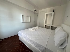 Standardzimmer, Stadtblick | Schreibtisch, laptopgeeigneter Arbeitsplatz, kostenloses WLAN