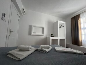 Standardzimmer, Stadtblick | Schreibtisch, laptopgeeigneter Arbeitsplatz, kostenloses WLAN