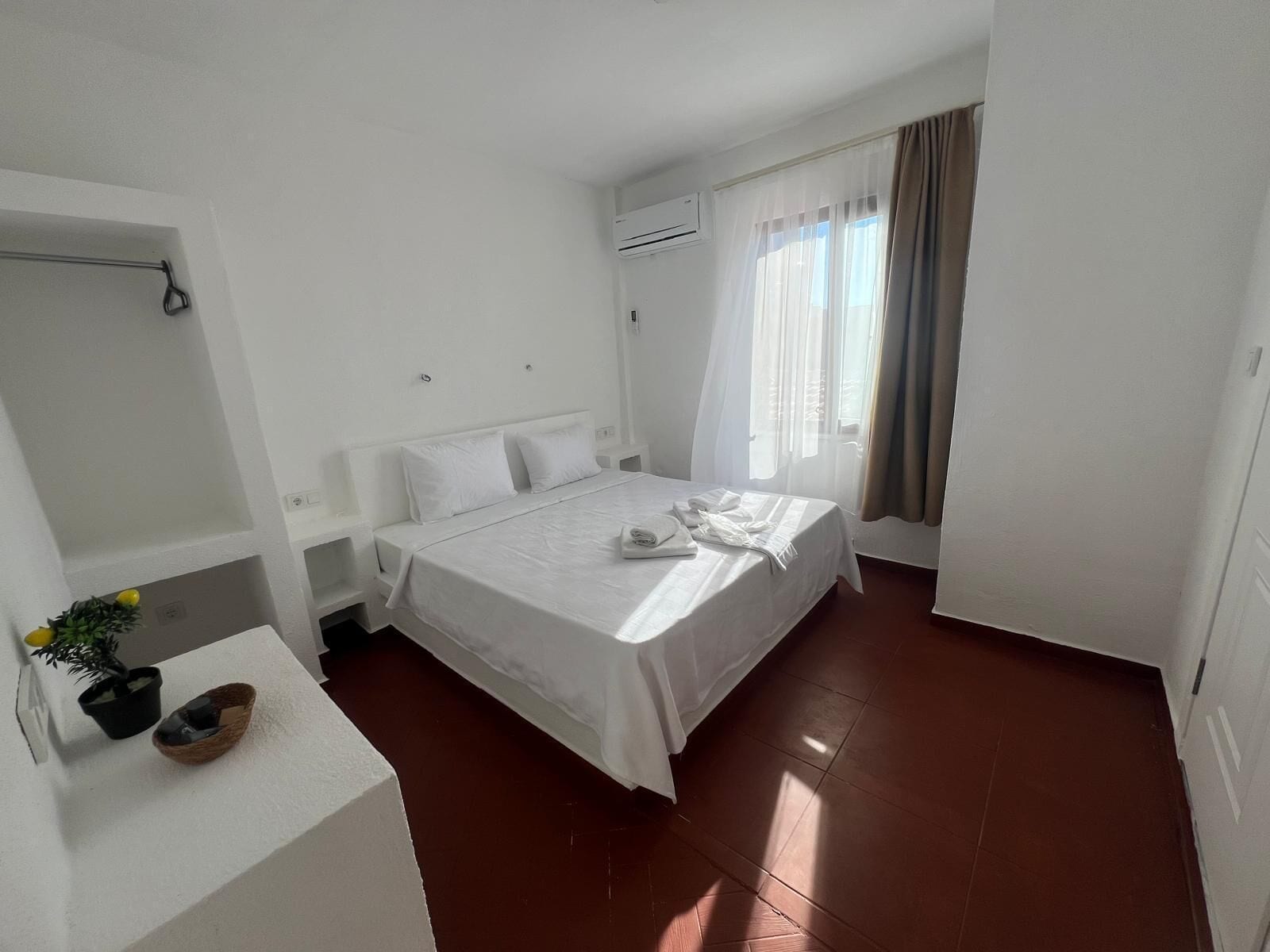 Standard Room, City View | Desk, laptop workspace, free WiFi