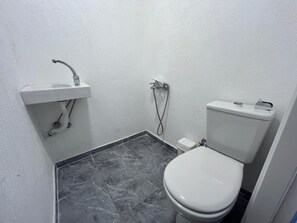 Camera Economy, vista città | Una scrivania, postazione laptop, Wi-Fi gratuito