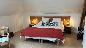 1 bedroom, bed sheets