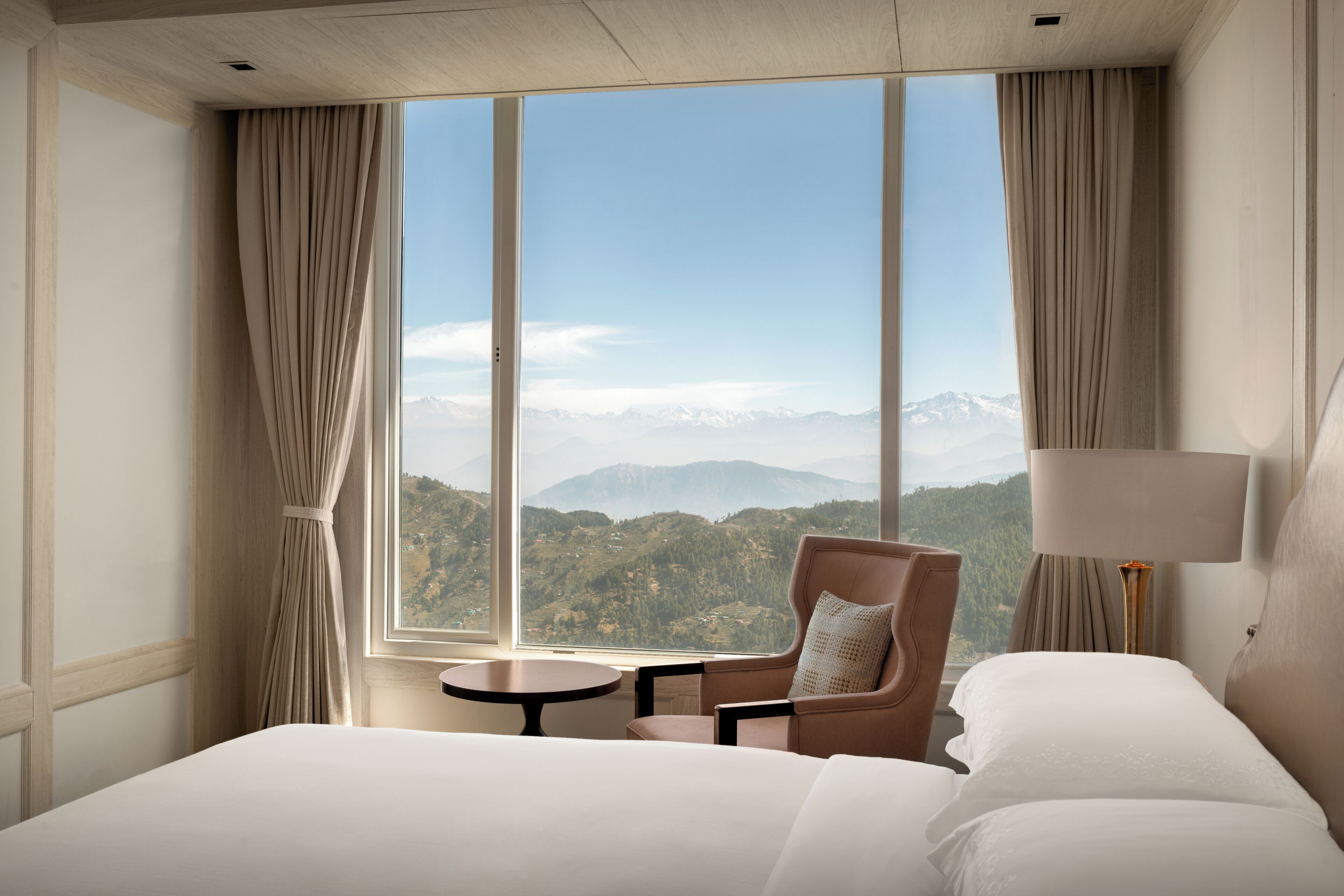 Signature Suite, 1 Bedroom, Mountain View, Corner | Egyptian cotton sheets, premium bedding, minibar, in-room safe