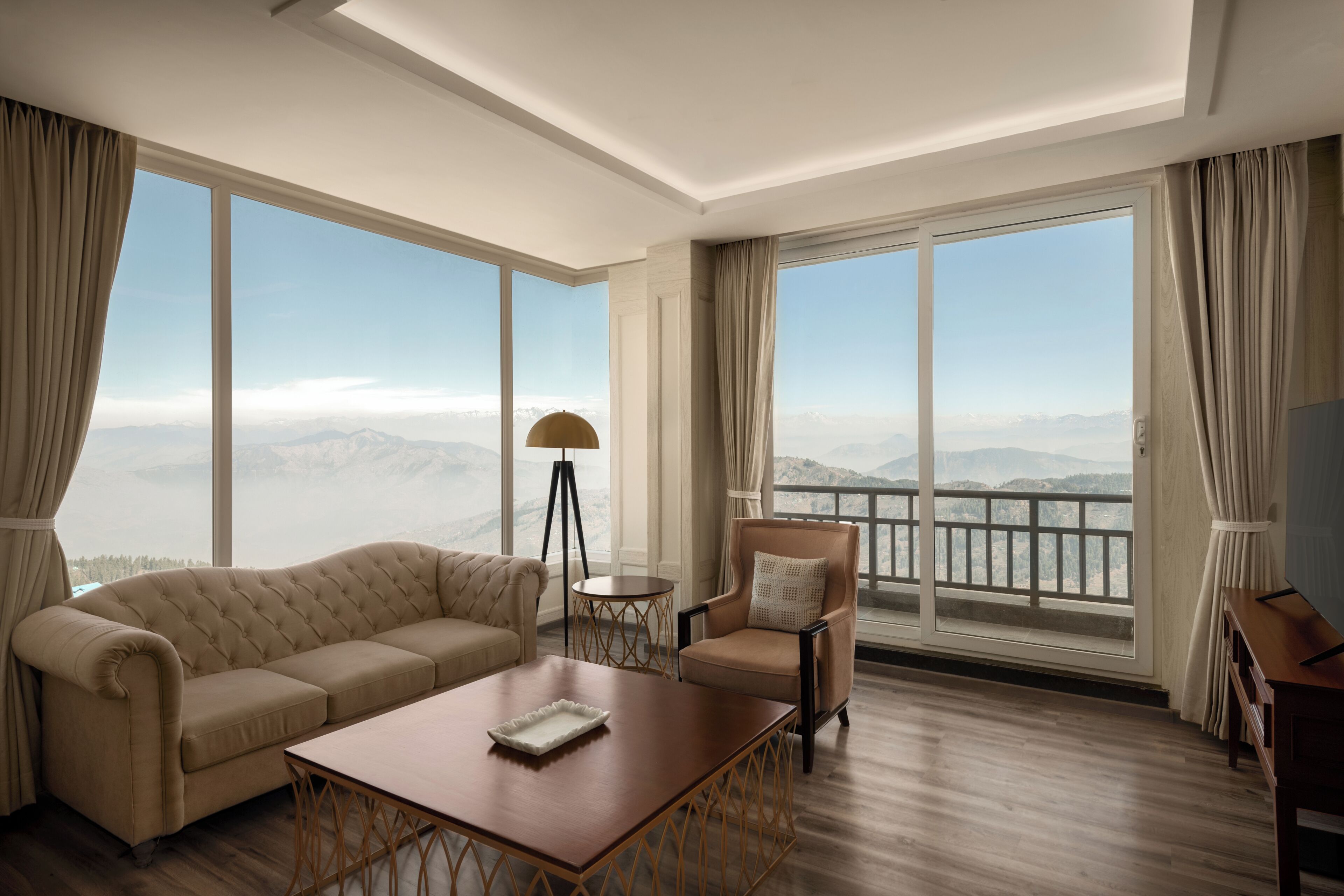 Phòng Suite Cao cấp, 1 phòng ngủ, không hút thuốc, quang cảnh núi | Khu phòng khách | TV 