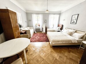 1 bedroom, iron/ironing board, WiFi, bed sheets - Lovely 1-bedroom 3 bed in a 18 century townhouse in Ljubljana (Ljubljana)