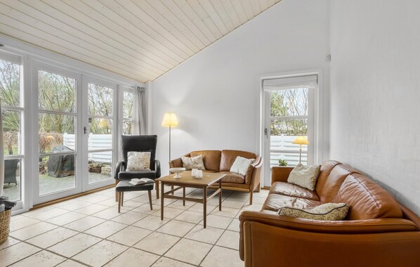 Televisión y chimenea 