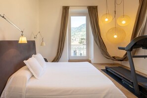 3 bedrooms, iron/ironing board, WiFi, bed sheets - Nail 14, Luxury Apartment. Italy - Liguria - La Spezia - 5 Terre. (La Spezia)