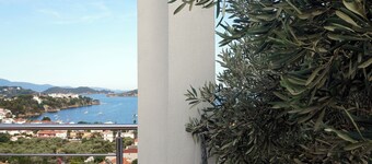 Cozy 2-bedroom villa in serene Skiathos with AC, WiFi