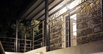 Cozy 2-bedroom villa in serene Skiathos with AC, WiFi