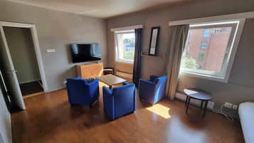 Desk, laptop workspace, free WiFi