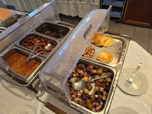 Free daily buffet breakfast 