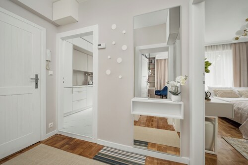 Charming Apartment by Renters