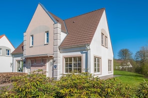 Exterior - Restyled Holiday Home Near Nordhorn (Bad Bentheim)