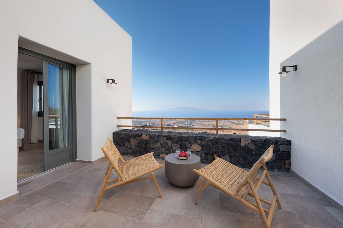 Camera Superior, balcone, vista mare | 1 camera, una cassaforte in camera, con stile personalizzato