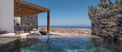 Premium Suite With Heated Jetted Tub | Terrace/patio