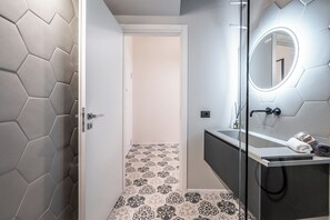 Deluxe Apartment | Bathroom | Slippers - EMILIA SUITE PALACE (Modena)