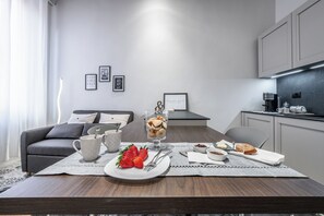 Deluxe Apartment | Living area - EMILIA SUITE PALACE (Modena)