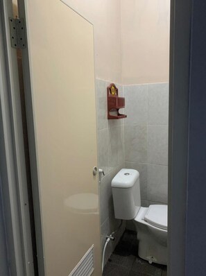 Standard Double Room | Bathroom | Shower, towels, soap