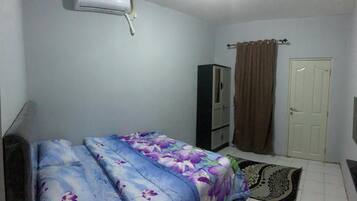 Free WiFi, bed sheets