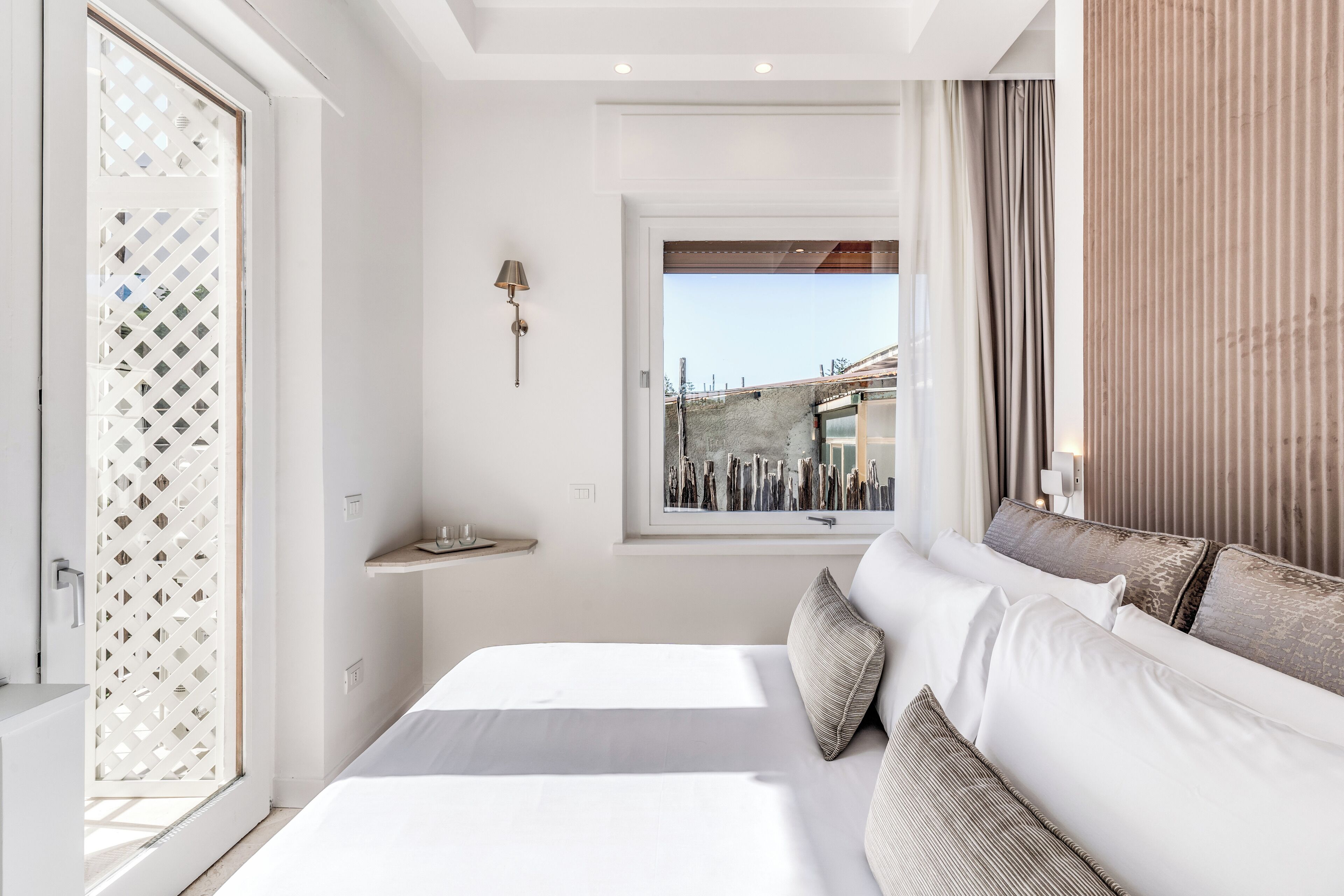 Habitación doble superior, balcón, vistas al patio | Caja fuerte, sistema de insonorización, tabla de planchar con plancha